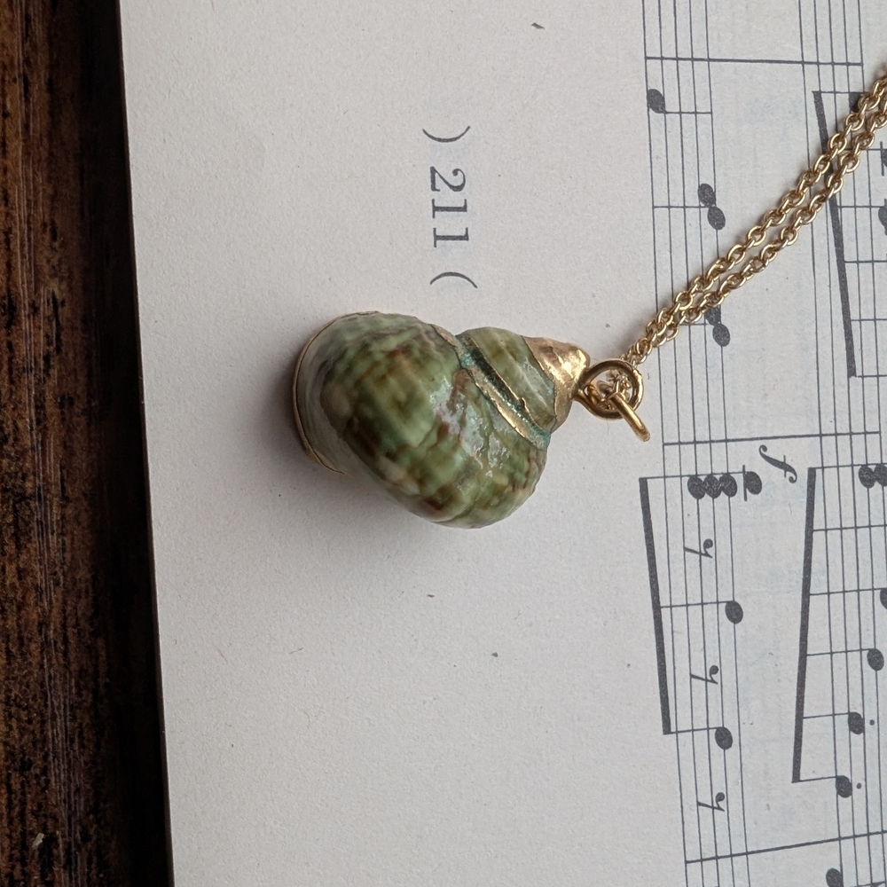 Vintage Gold and Green Shell Pendant Necklace - Picture 13 of 16